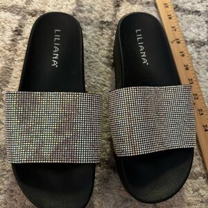 EUC LILIANA IRIDESCENT   2" PLATFORM Slip‎ On  OPEN TOE  Sandals  WOMEN Size 9